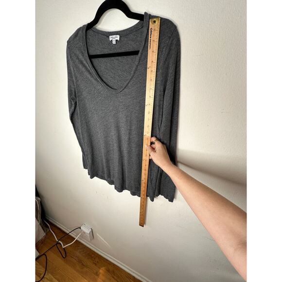 Splendid Dark Heather Gray Light Weight Long Sleeve Deep VNeck Sweater Top Med - Picture 9 of 10